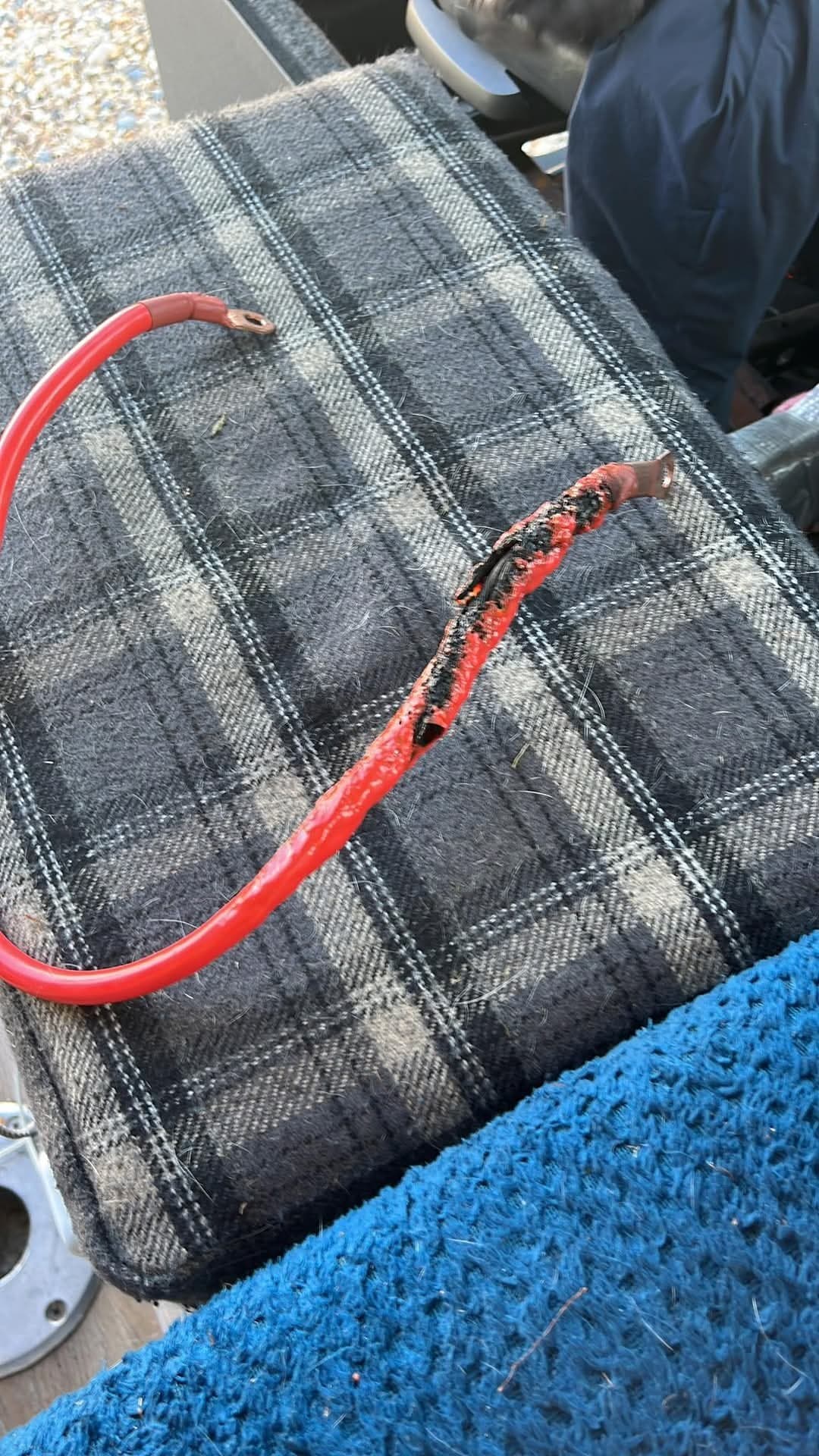 Câble brûlé avant correction