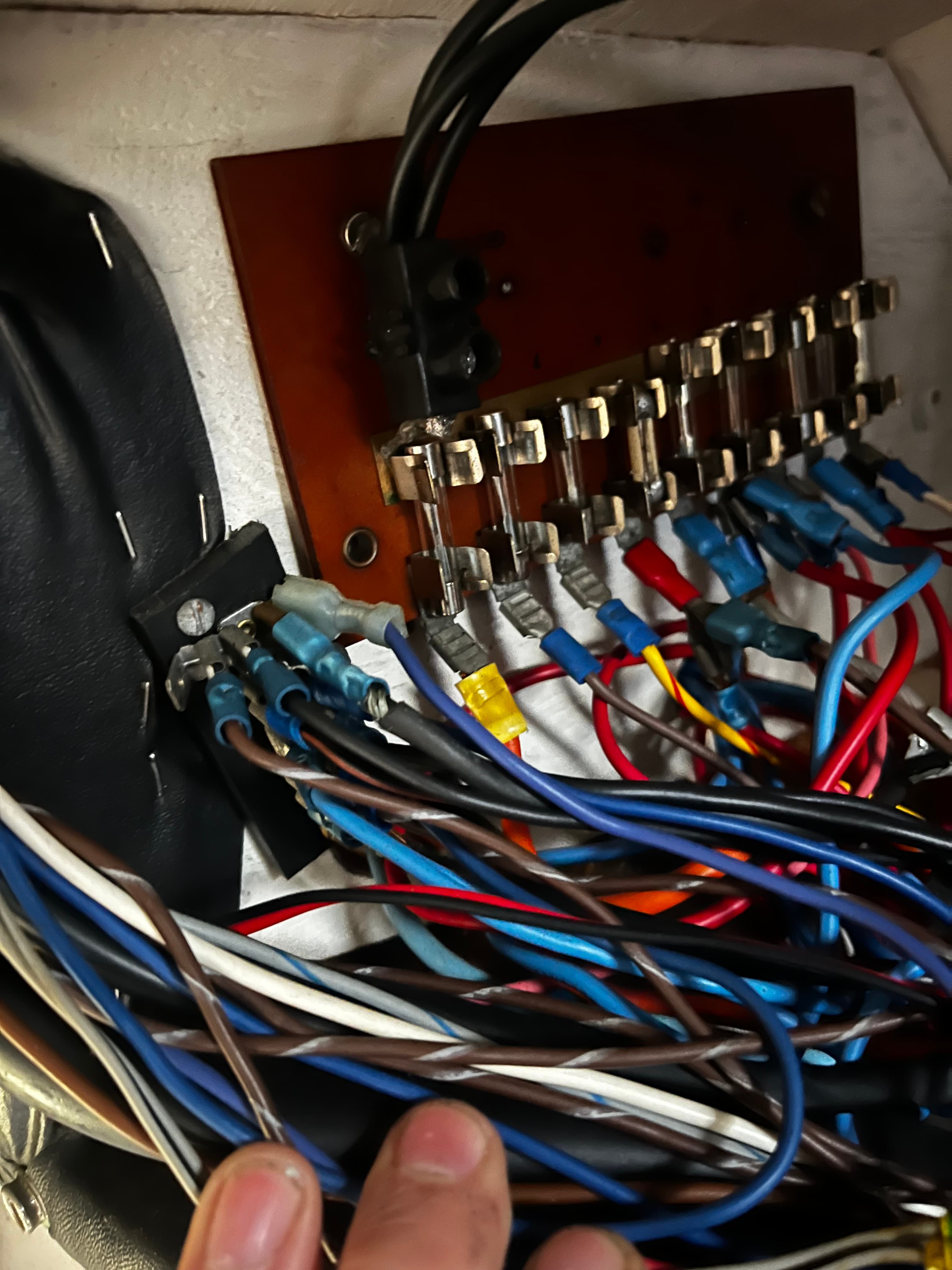 Porte-fusibles et câblage avant sécurisation